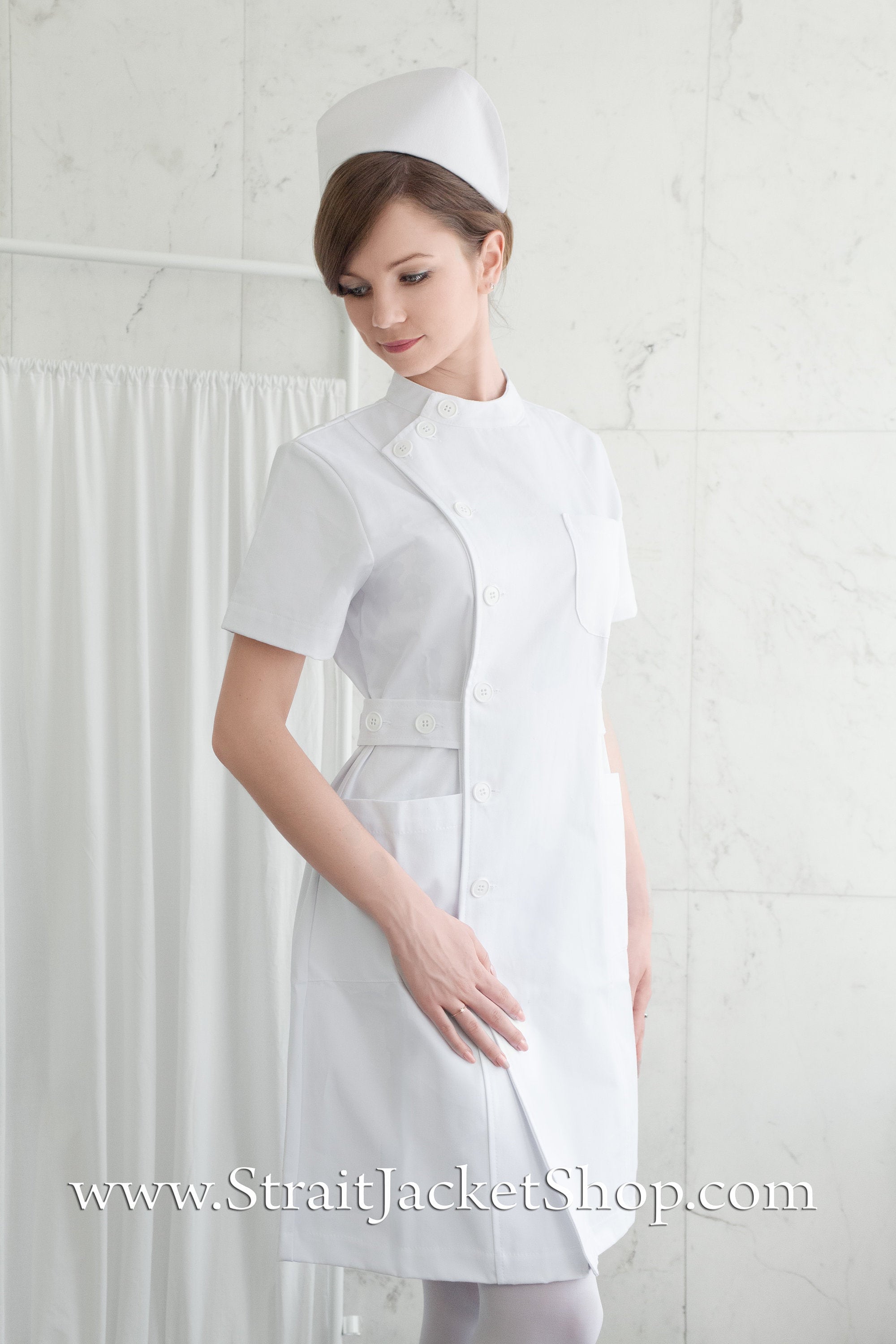 Uniforme blanco brillante: ¿Buscas empleo en Hospital Metropolitano?